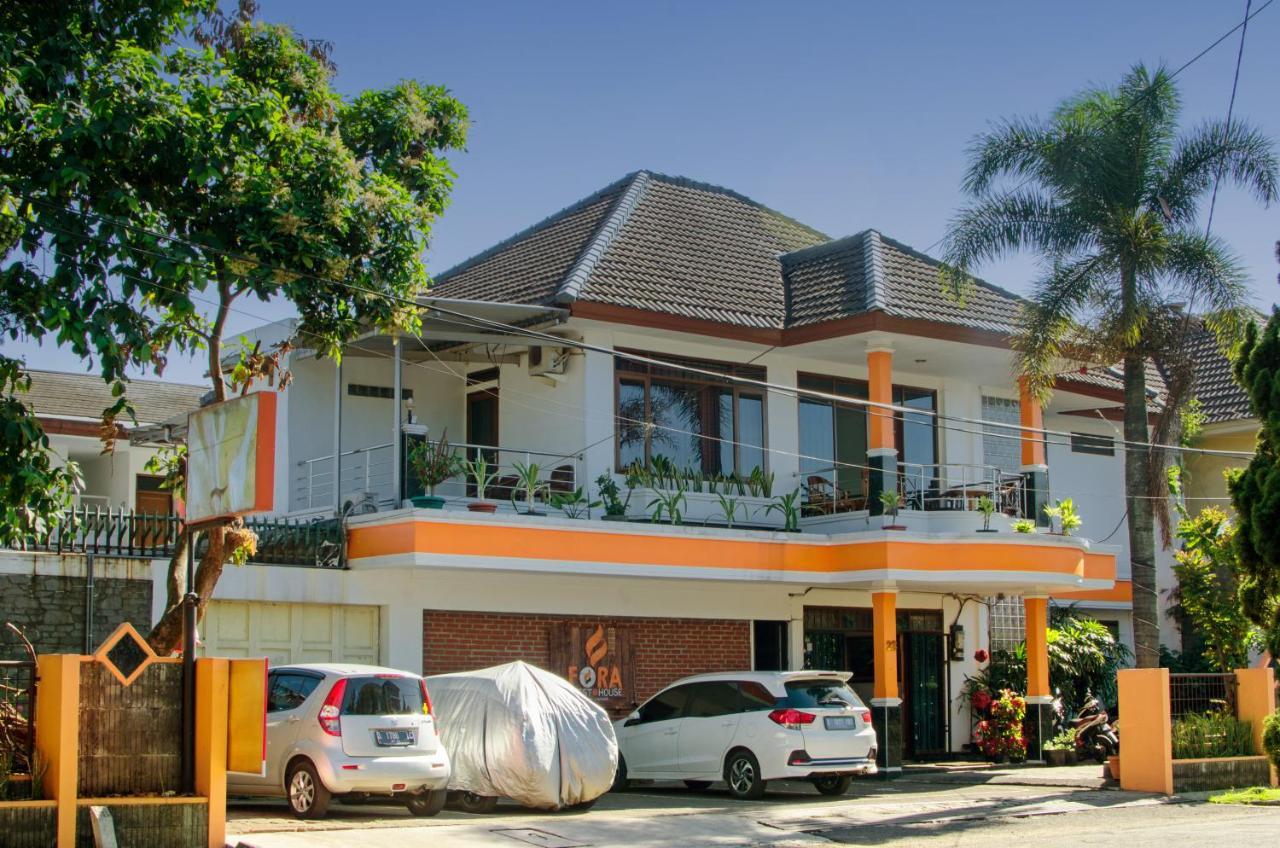 Fora Guest House Taman Lingkar Bandung Extérieur photo